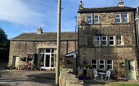 Quirky Homestay Cottage, 2 Bedrooms Can Be Booked Separately - With Guest Lounge 8 Mins From Holmfirth